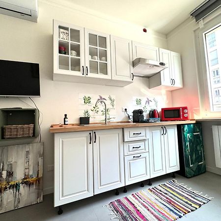 Rainbow Studio Flat- Monolocale Luminoso Милано Екстериор снимка